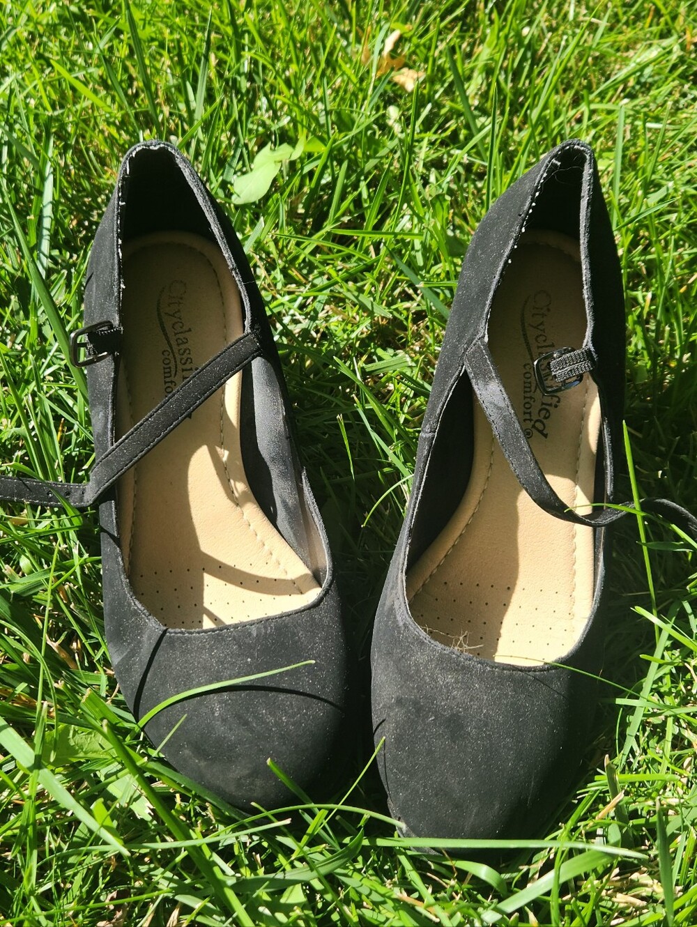 Classic Black Mary Jane Pumps for Women
